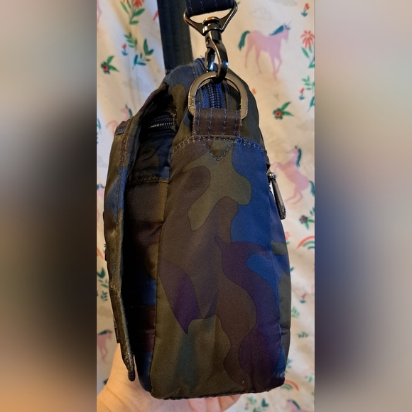 Lug Can Can Dark Tone Nylon Camo Hiking Outdoor Purse Bag w/ Bottle Holder - Picture 10 of 16